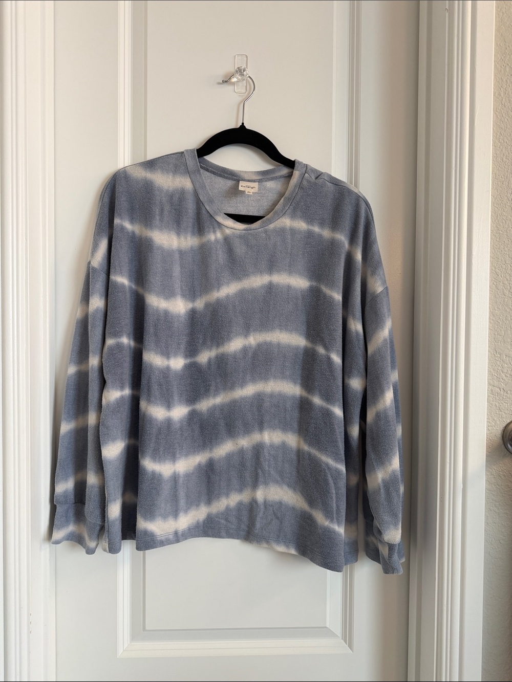 Blue tie dye stretchy long sleeve top